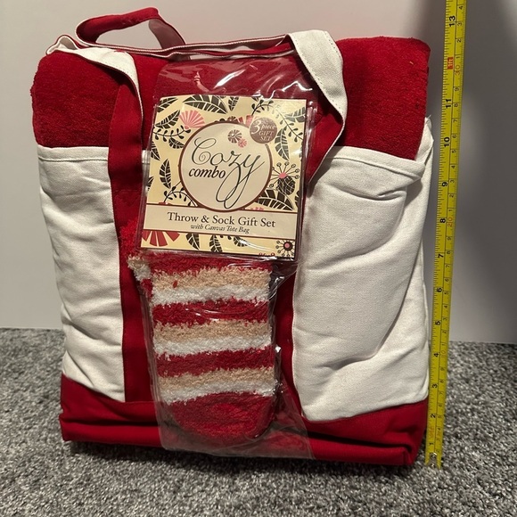 Red and White Throw & Sock Gift Set with Tote - Picture 7 of 8